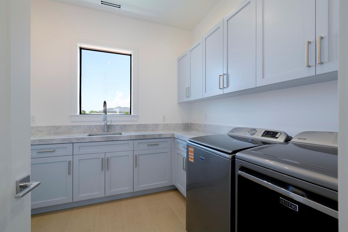 Interior, Washer, Wood Texture Flooring