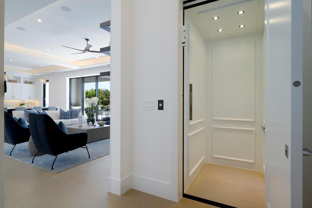 Interior, Living room, Pendant Lights, Recessed Lighting
