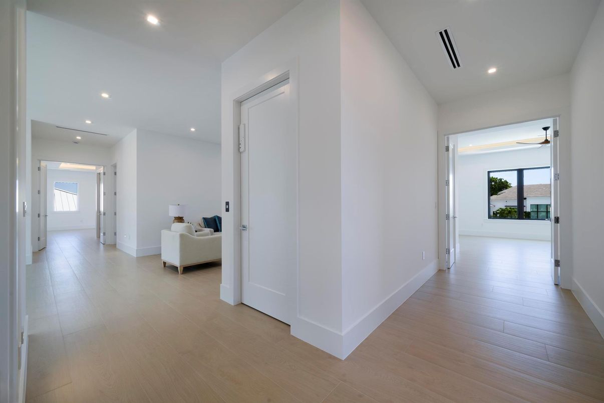 Interior, Recessed Lighting, Wood Texture Flooring