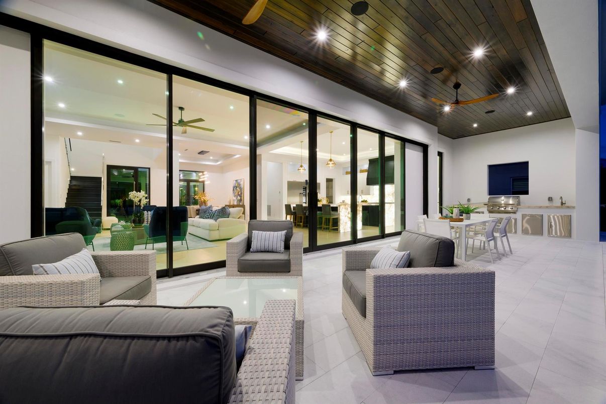 Dining room, Interior, Living room, Pendant Lights, Recessed Lighting, Wooden Ceilings