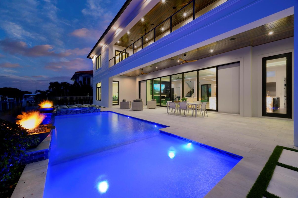 Exterior, Pool