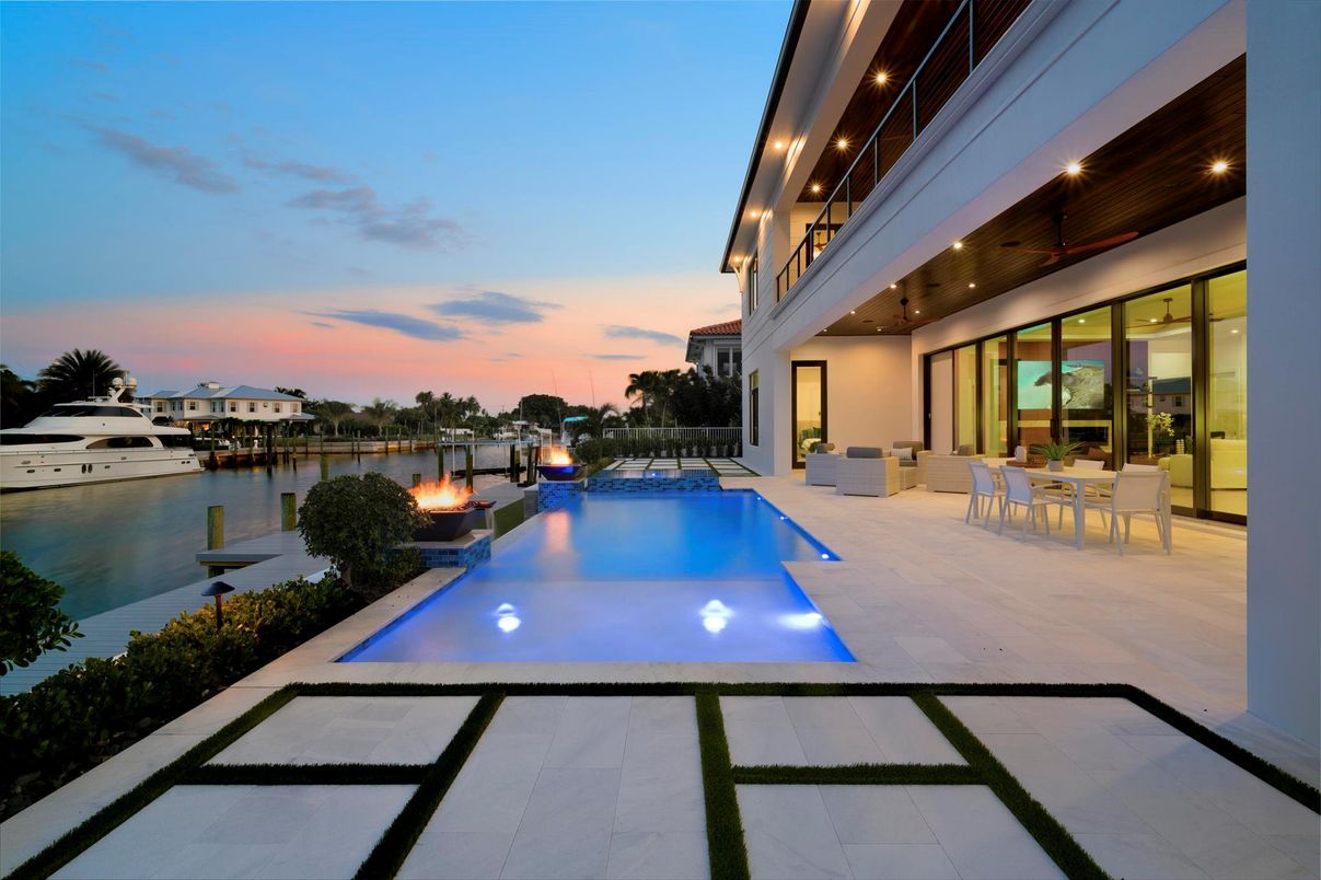 Exterior, Pool, Water