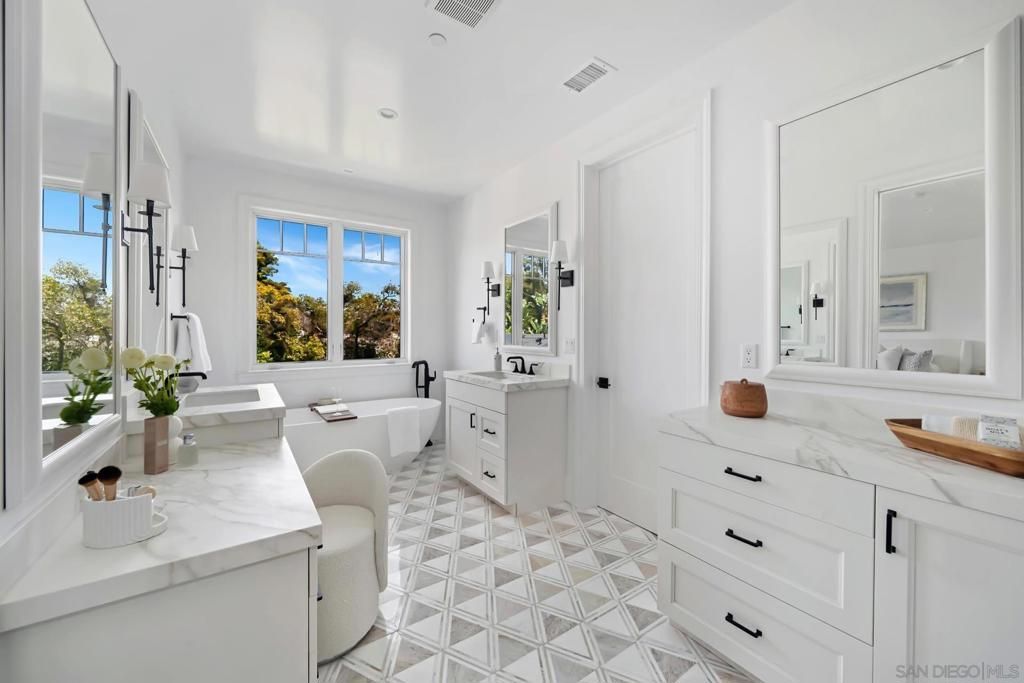 Bathroom, Interior, Recessed Lighting
