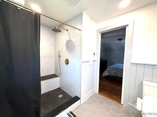 Bathroom, Interior, Recessed Lighting, Wood Texture Flooring