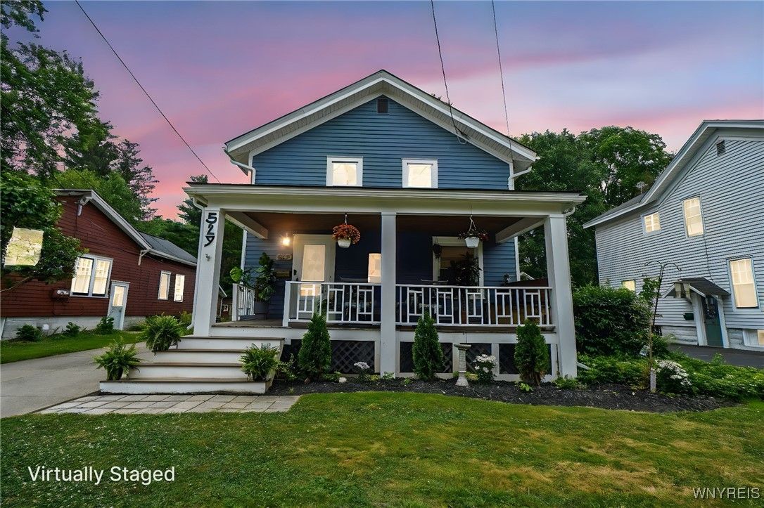 Exterior, Facade, Queen Anne Victorian