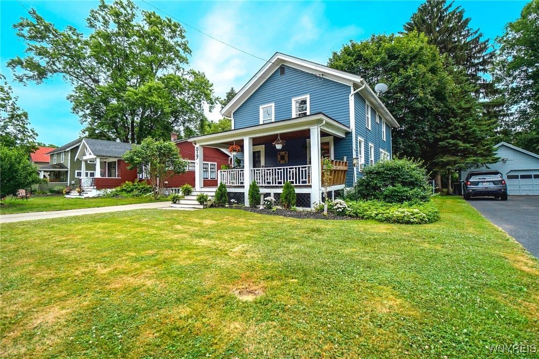 Attached, Backyard, Exterior, Facade, Queen Anne Victorian