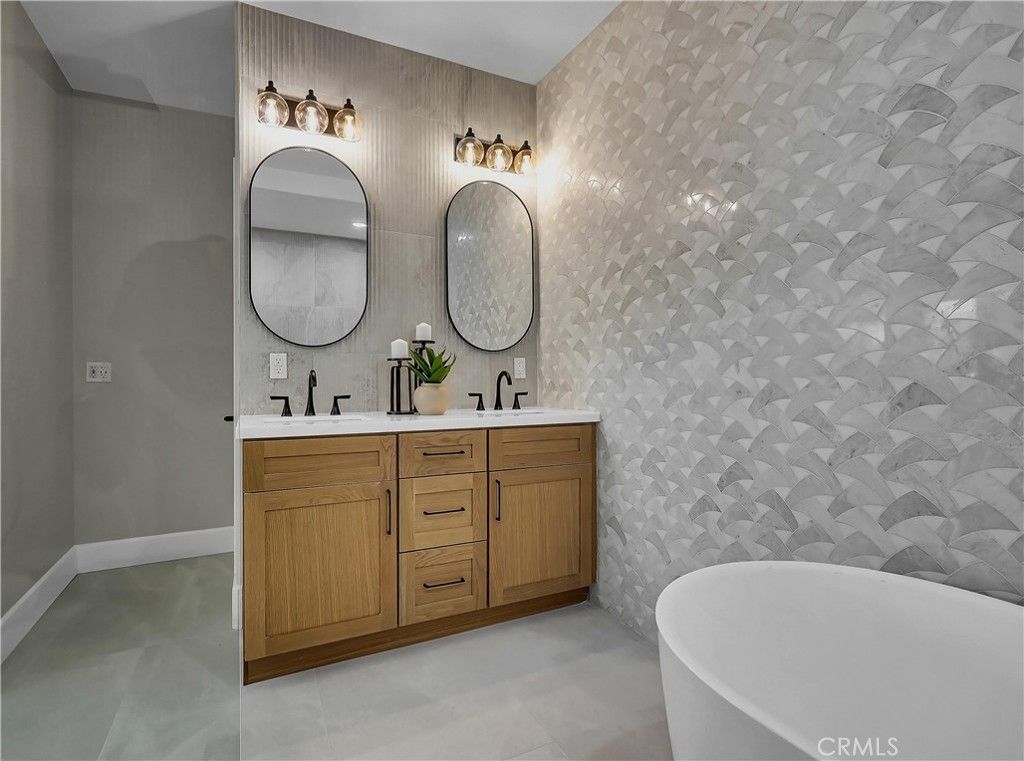 Bathroom, Dual Sink Vanities, Free Standing Baths, Interior