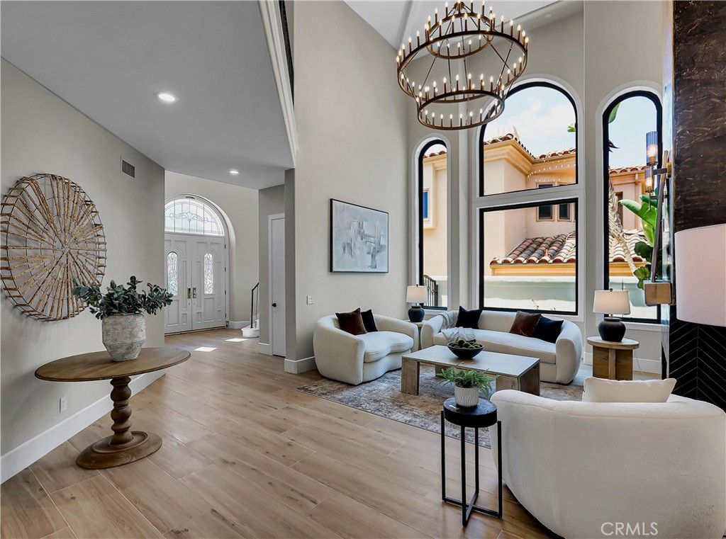 Interior, Living room, Pendant Lights, Recessed Lighting, Wood Texture Flooring