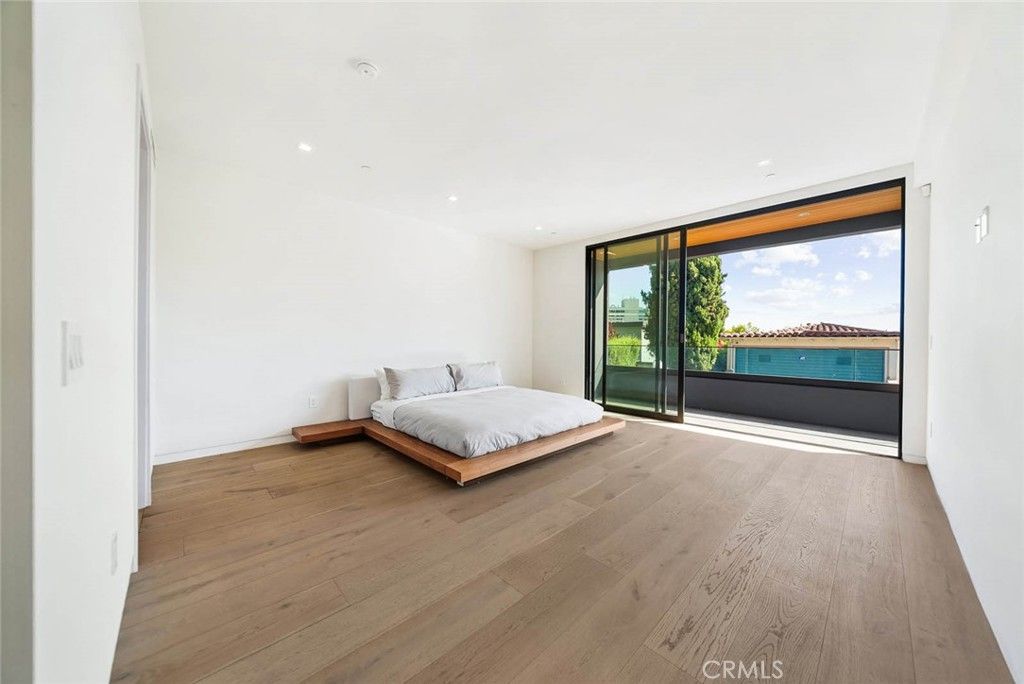 Bedroom, Interior, Recessed Lighting, Water, Wood Texture Flooring