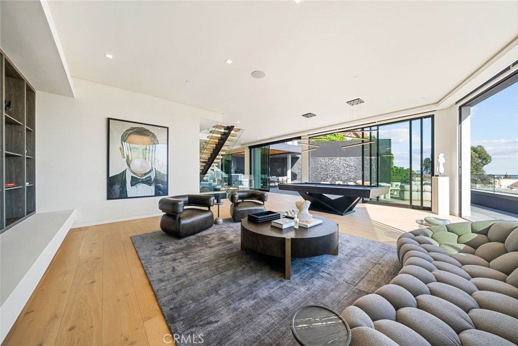 Dining room, Interior, Living room, Pendant Lights, Recessed Lighting, Wood Texture Flooring