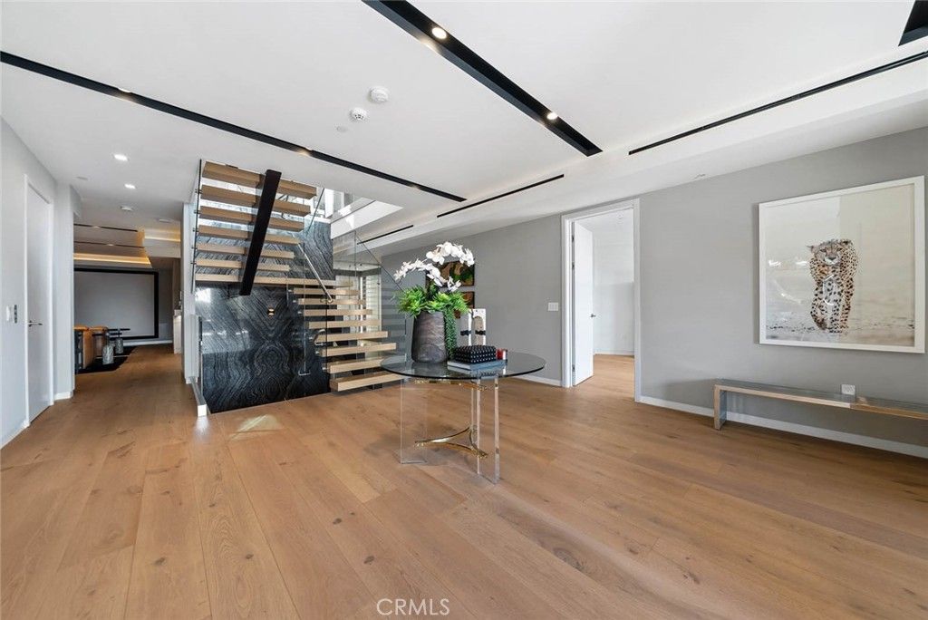 Interior, Recessed Lighting, Wood Texture Flooring