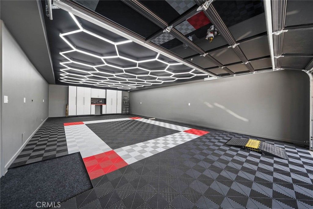 Garage, Interior