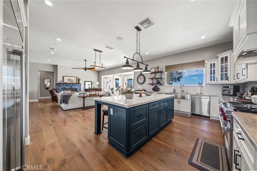 Dining room, Interior, Kitchen, Living room, Pendant Lights, Recessed Lighting, Stainless Steel Appliances, Wood Texture Flooring