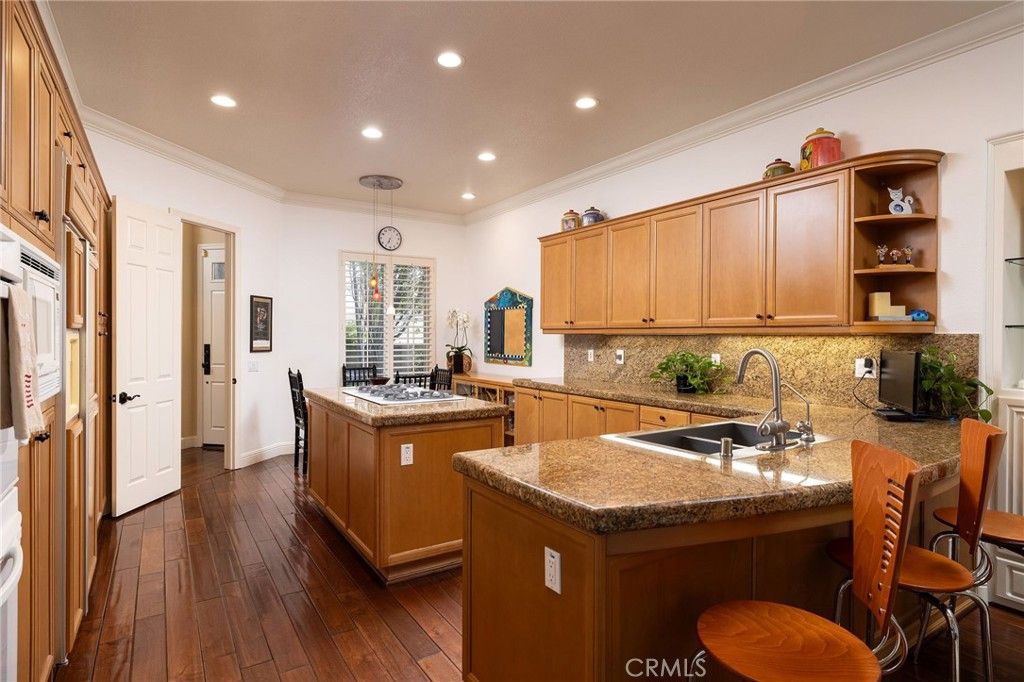Dining room, Interior, Kitchen, Pendant Lights, Recessed Lighting, Wood Texture Flooring