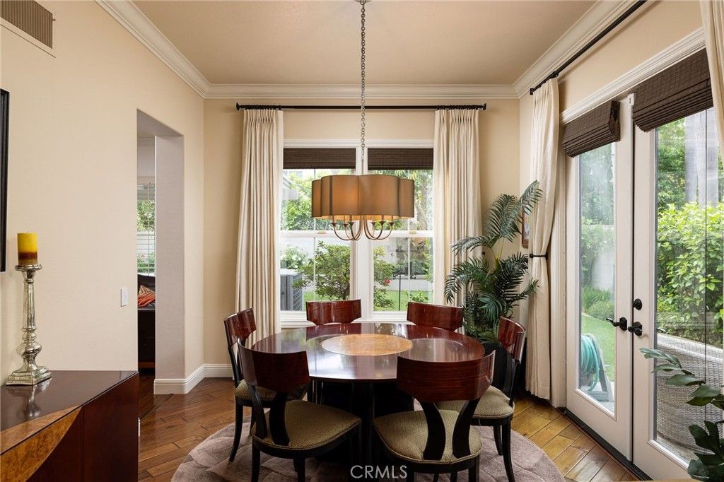 Chandelier, Dining room, Interior, Pendant Lights, Wood Texture Flooring