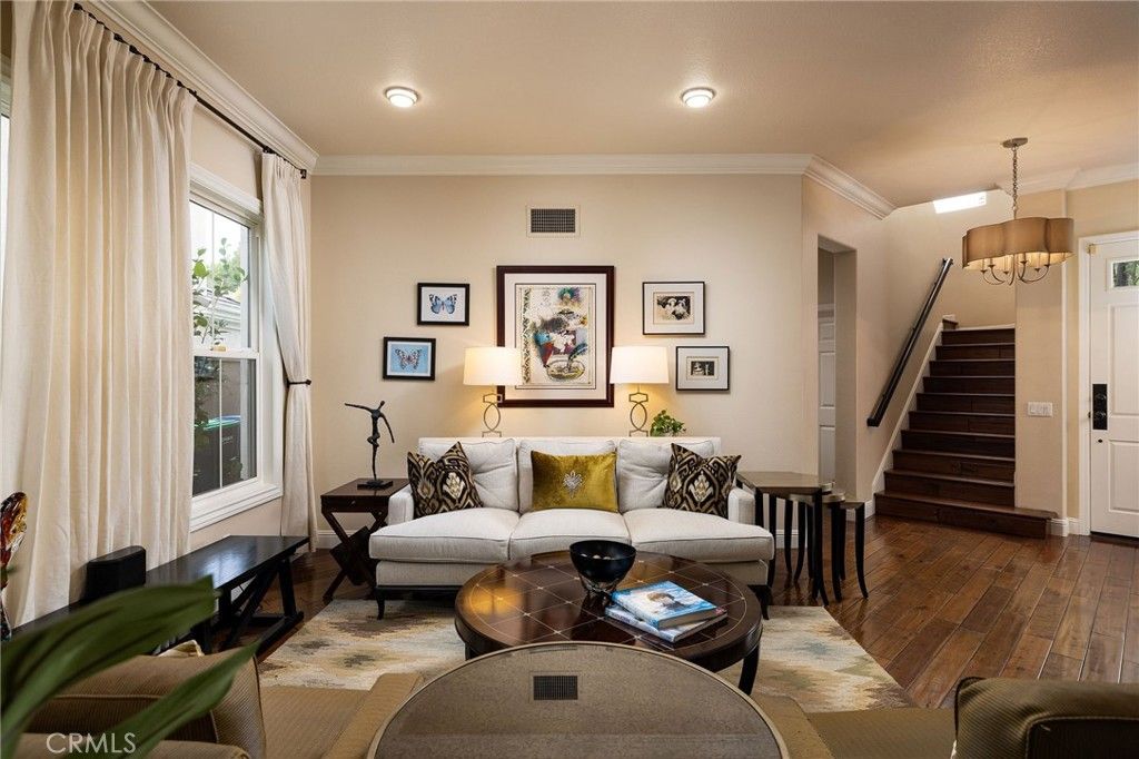 Interior, Living room, Pendant Lights, Recessed Lighting, Wood Texture Flooring