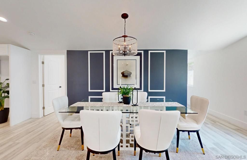 Chandelier, Dining room, Interior, Recessed Lighting, Wood Texture Flooring