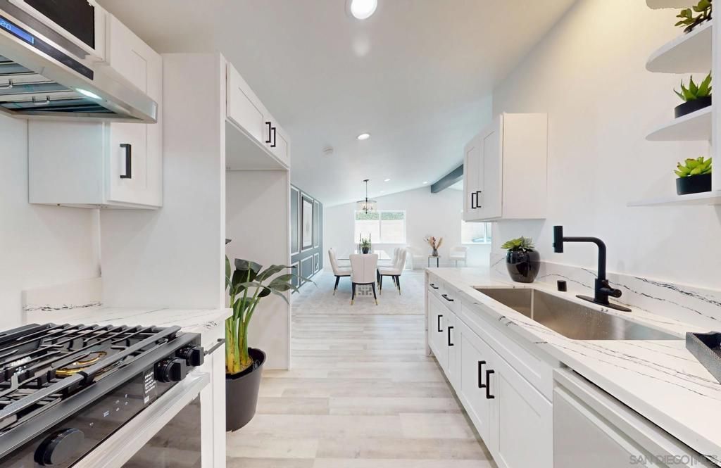 Chandelier, Dining room, Interior, Kitchen, Pendant Lights, Recessed Lighting, Stainless Steel Appliances, Wood Texture Flooring