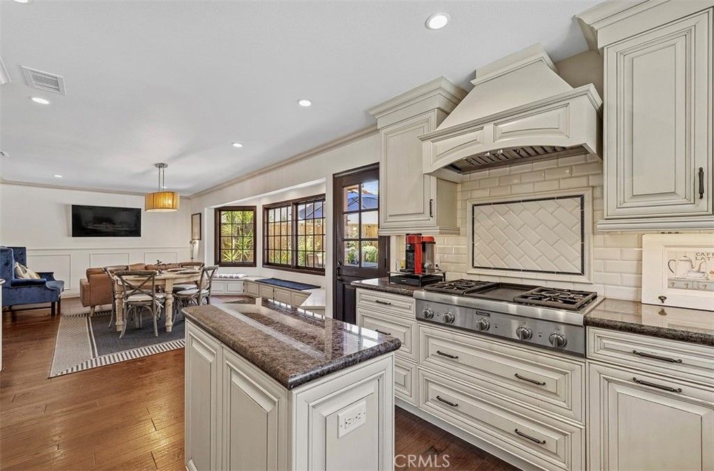 Dining room, Interior, Kitchen, Living room, Pendant Lights, Recessed Lighting, Stainless Steel Appliances, Wood Texture Flooring