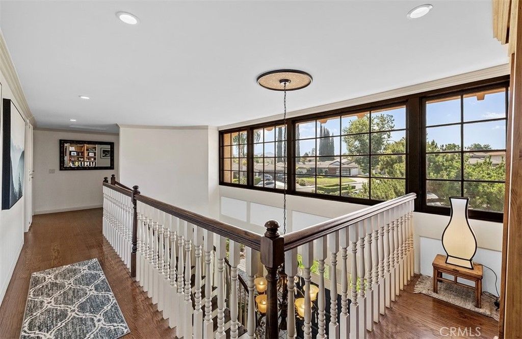 Interior, Pendant Lights, Recessed Lighting, Wood Texture Flooring