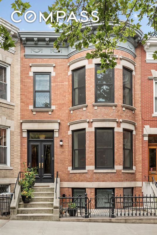 Exterior, Facade, Brick Facade, Rowhouse
