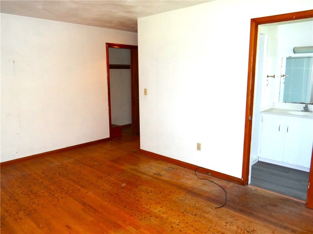 Empty room, Interior, Washer, Wood Texture Flooring