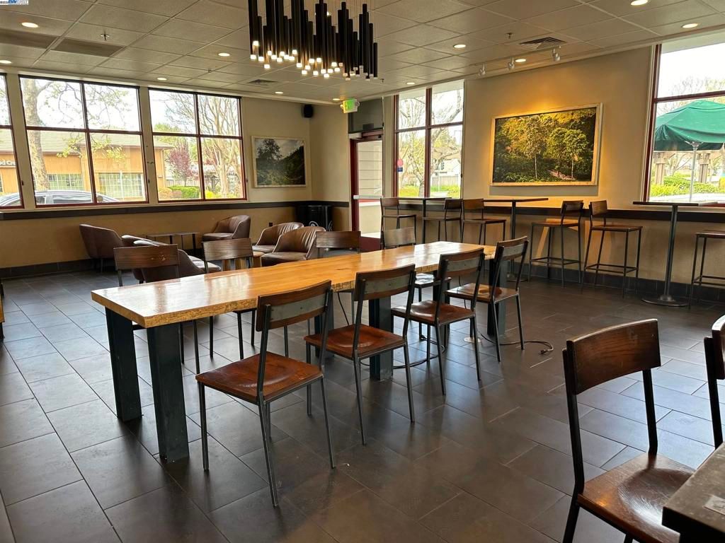 Dining room, Interior, Pendant Lights, Recessed Lighting