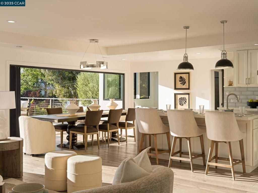 Dining room, Interior, Kitchen, Pendant Lights, Recessed Lighting, Wood Texture Flooring