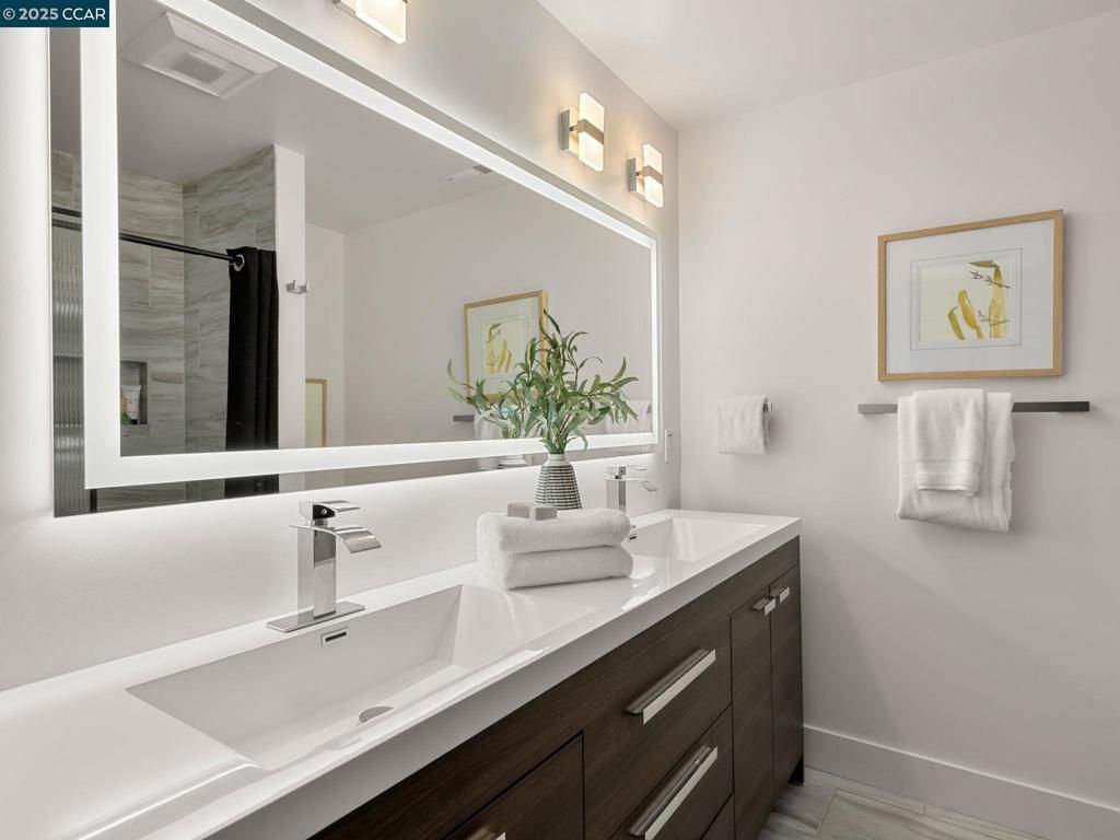 Bathroom, Dual Sink Vanities, Interior