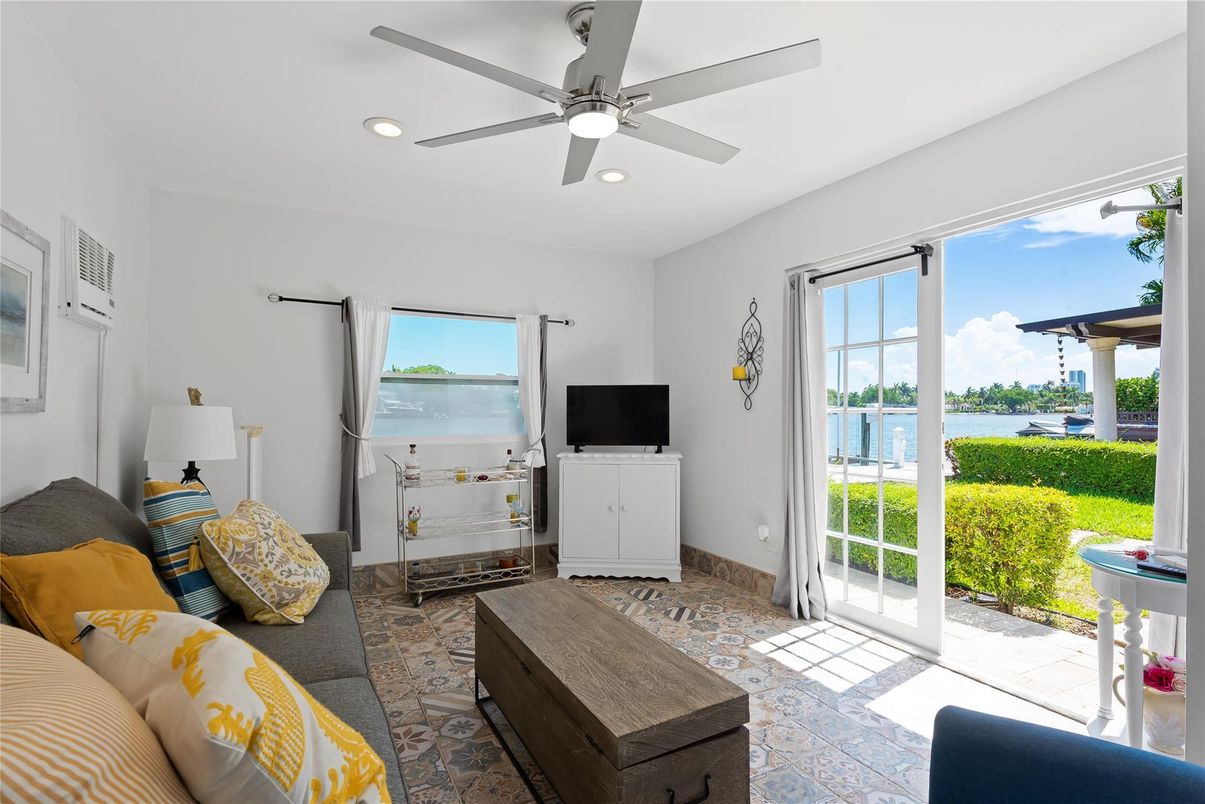 Interior, Living room, Recessed Lighting, Water