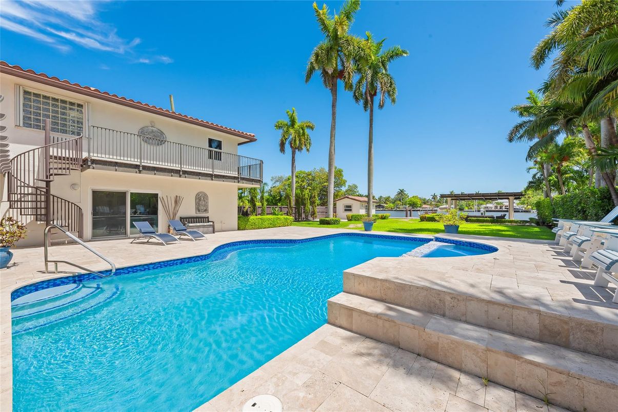 Exterior, Pool