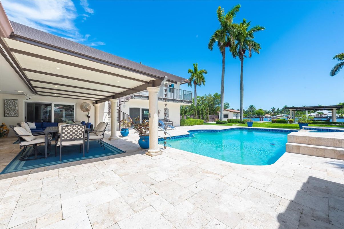 Exterior, Pool
