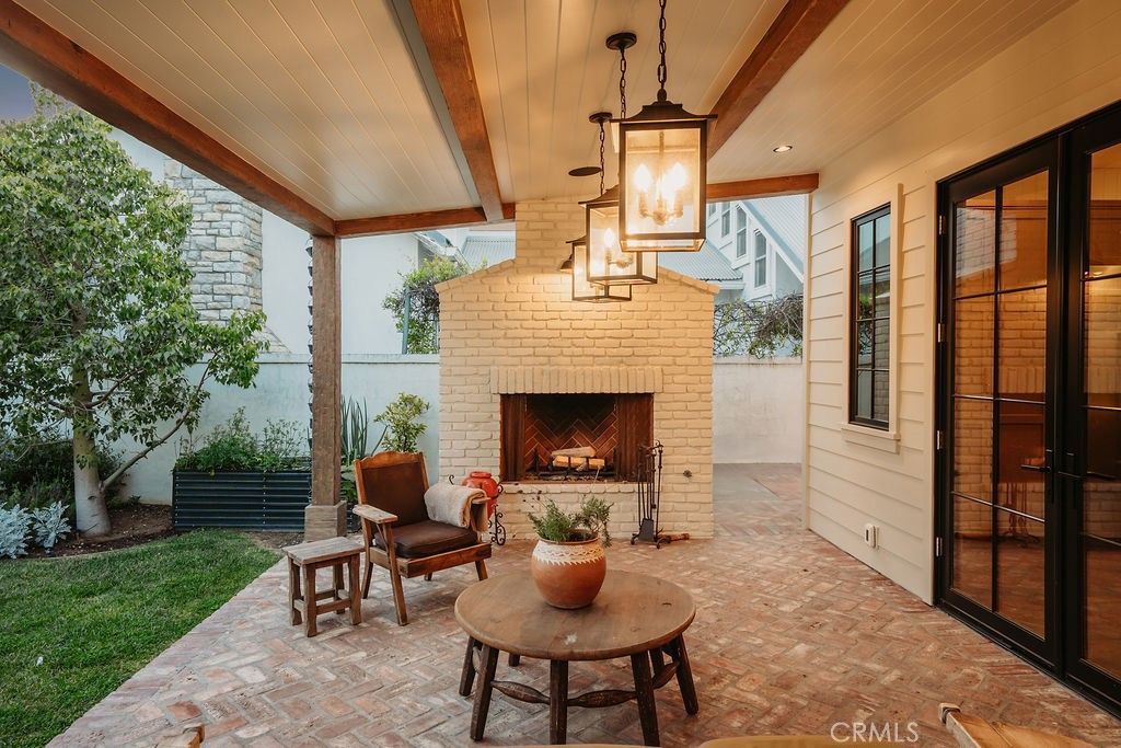 Exterior, Fireplace