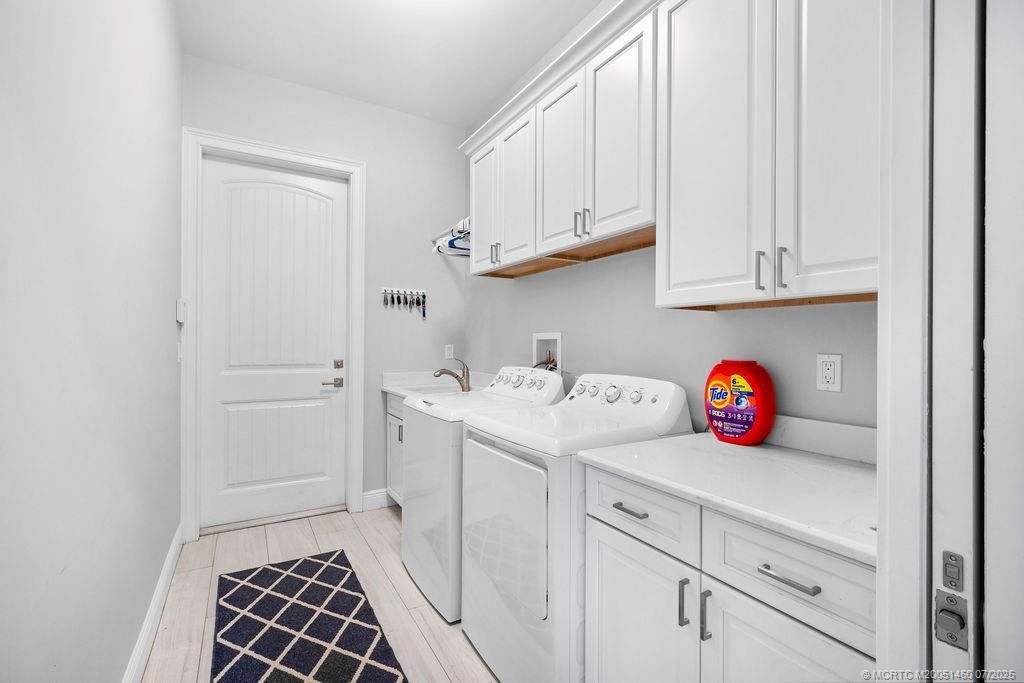 Interior, Washer, Wood Texture Flooring