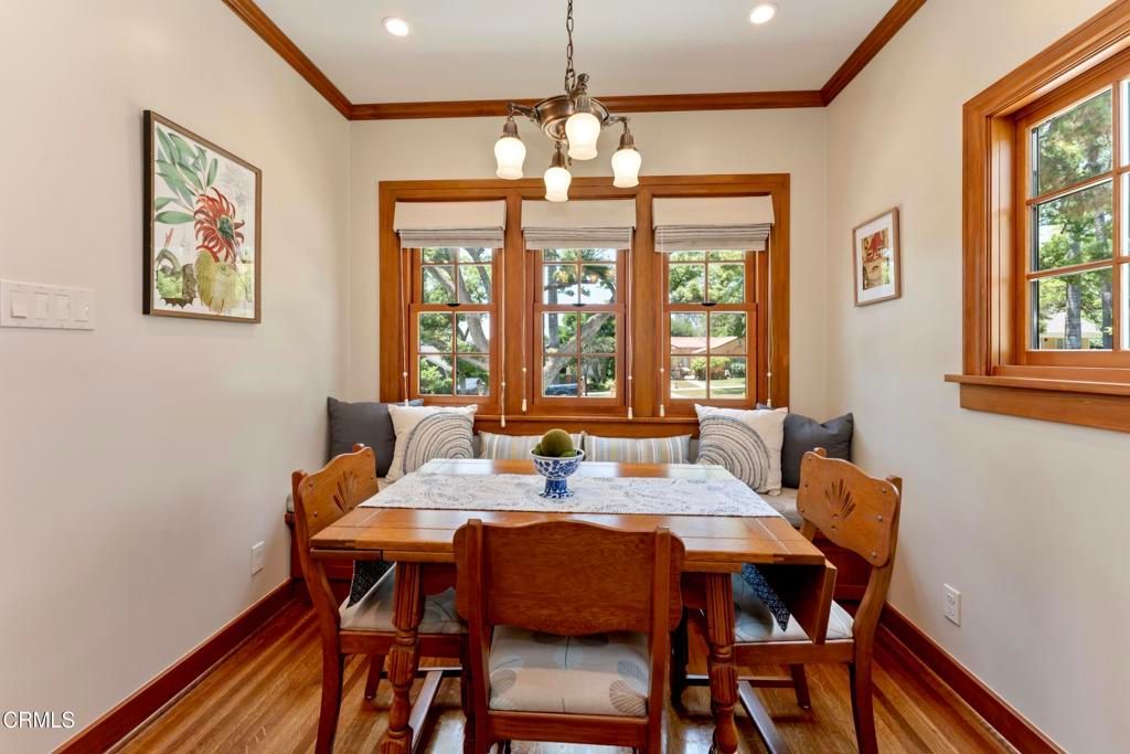 Chandelier, Dining room, Interior, Recessed Lighting, Wood Texture Flooring