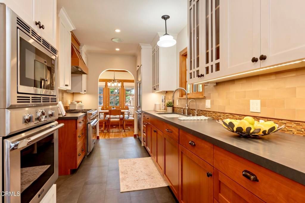 Dining room, Interior, Kitchen, Pendant Lights, Recessed Lighting, Stainless Steel Appliances