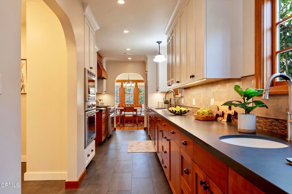Dining room, Interior, Kitchen, Pendant Lights, Recessed Lighting, Stainless Steel Appliances