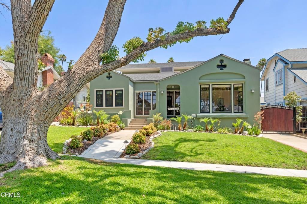 Backyard, Exterior, Facade, Ranch