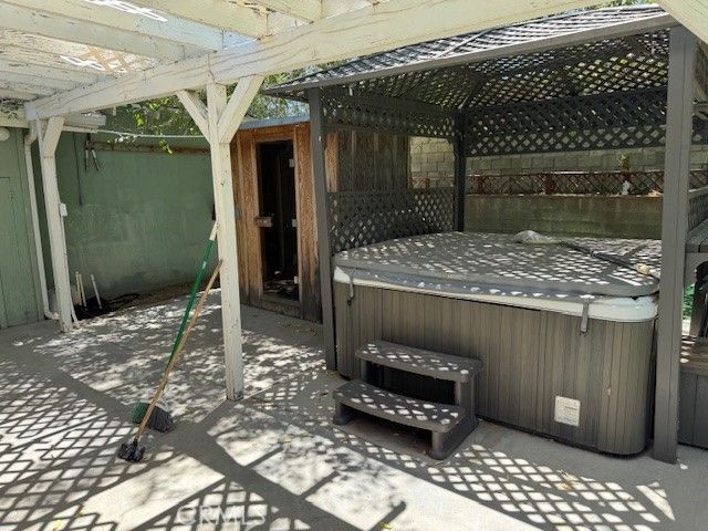 Exterior, Hot Tub