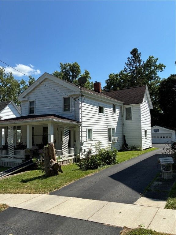 Exterior, Facade, Farmhouse