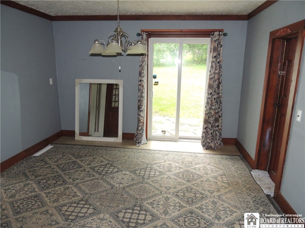 Chandelier, Empty room, Interior