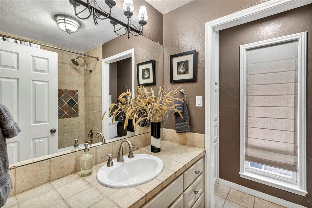 Bathroom, Interior, Tile Countertops