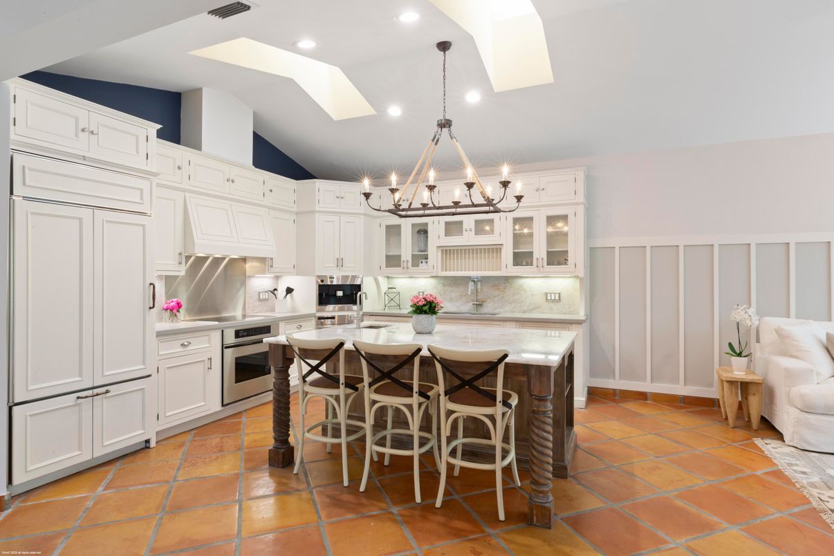 Chandelier, Interior, Kitchen, Recessed Lighting, Stainless Steel Appliances