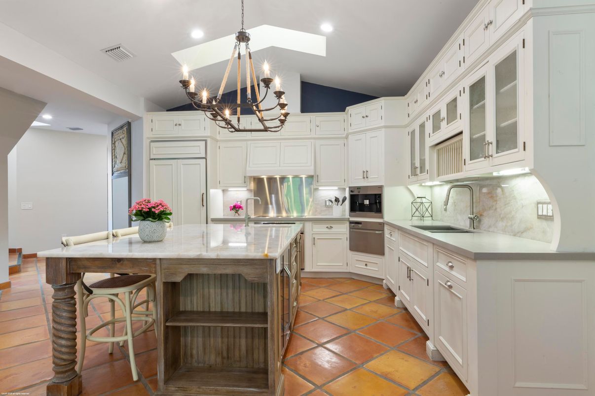 Chandelier, Interior, Kitchen, Recessed Lighting, Stainless Steel Appliances