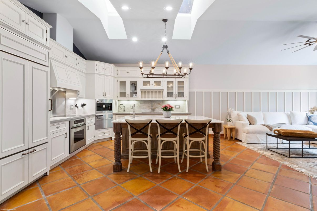 Chandelier, Interior, Kitchen, Living room, Recessed Lighting, Stainless Steel Appliances