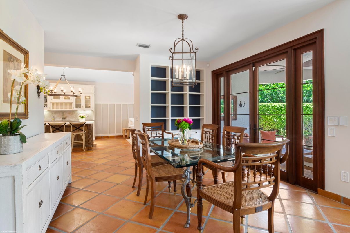 Chandelier, Dining room, Interior, Pendant Lights