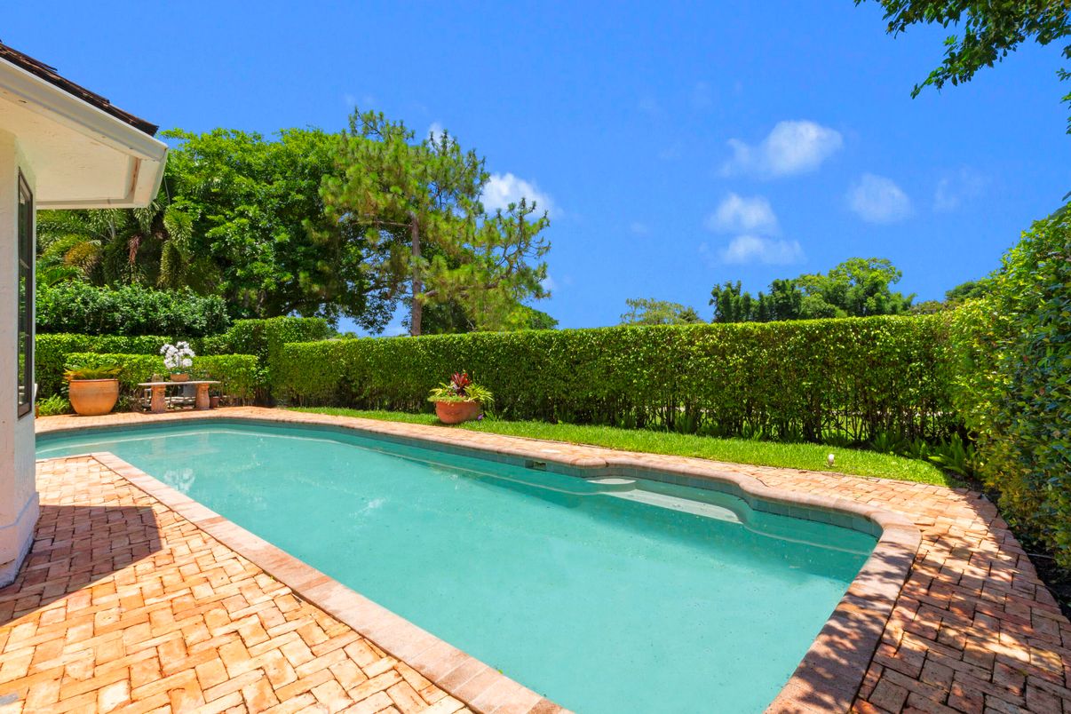 Exterior, Pool