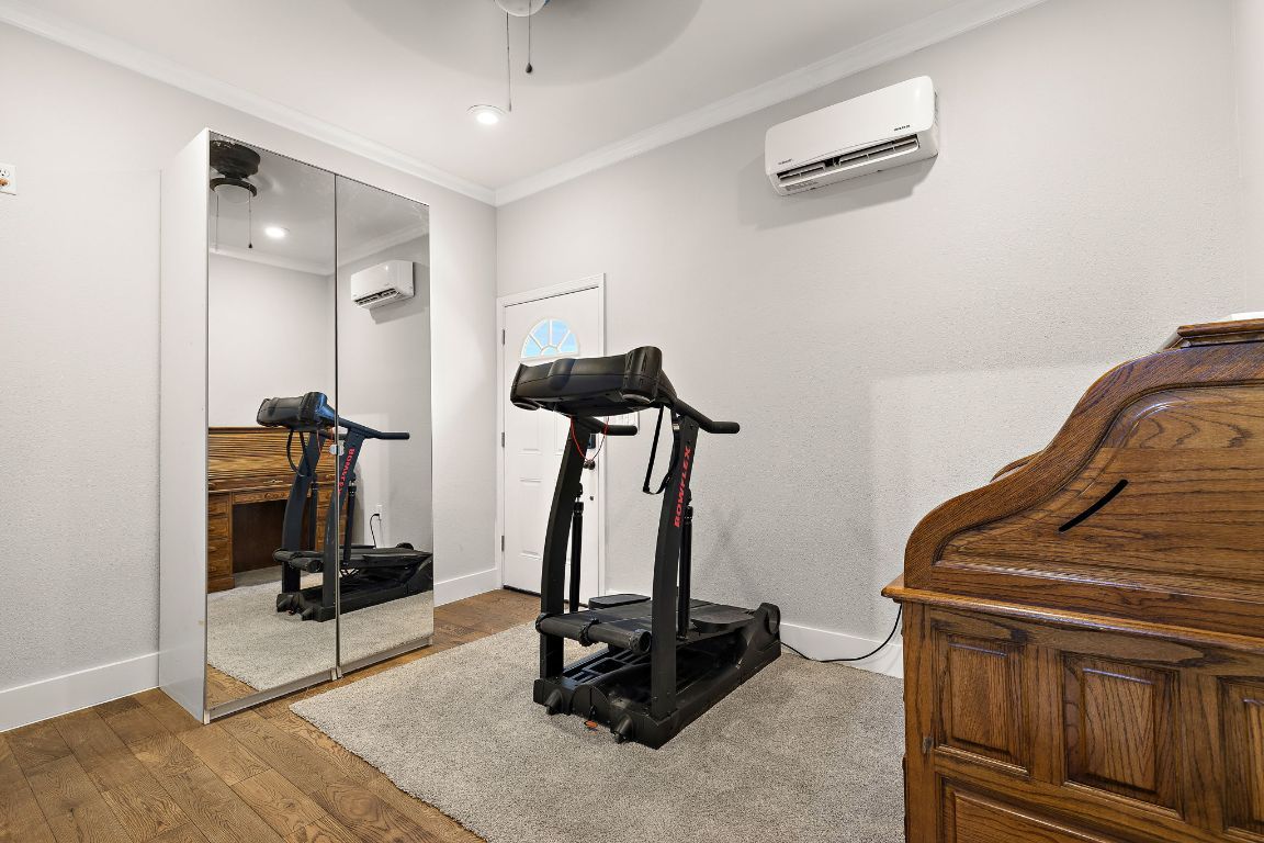 Fitness Equipment, Interior, Recessed Lighting, Wood Texture Flooring