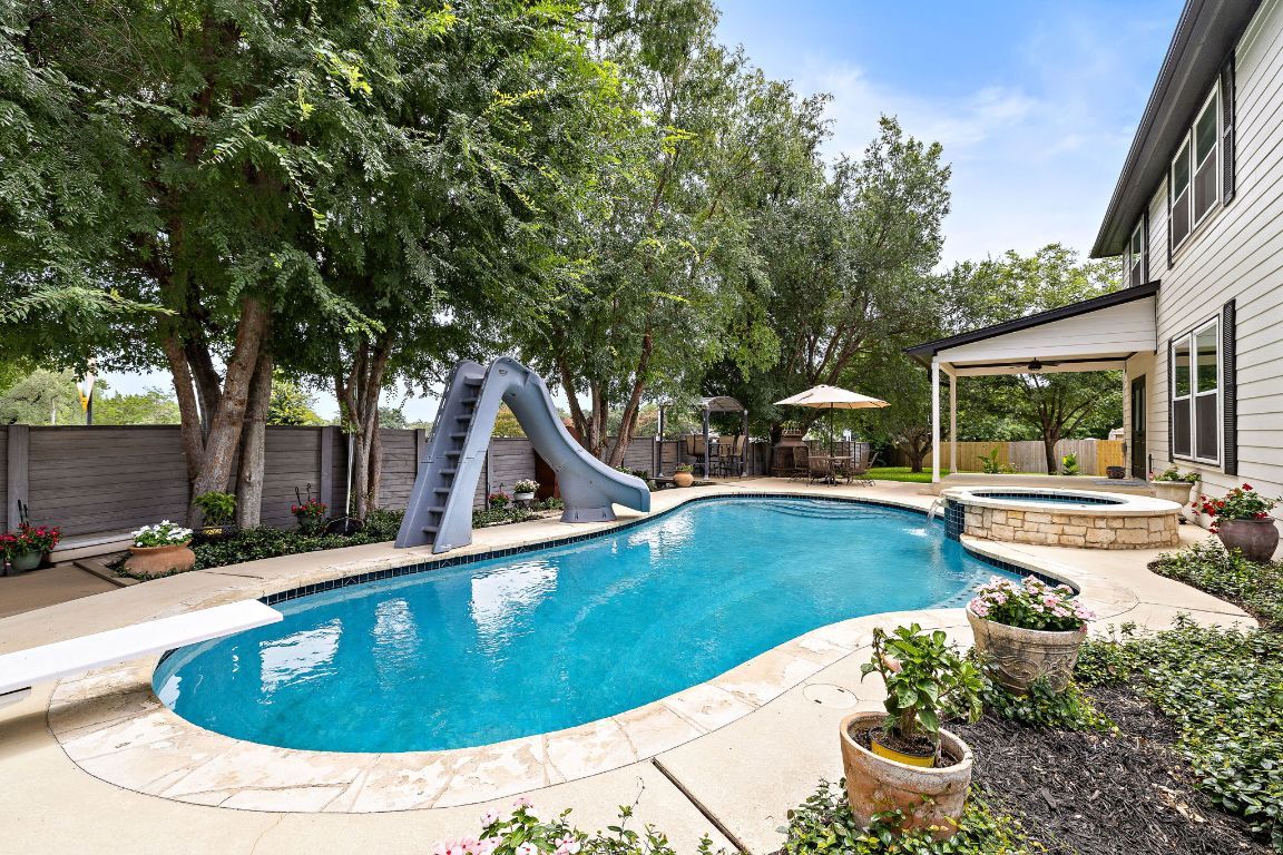 Exterior, Playground, Pool
