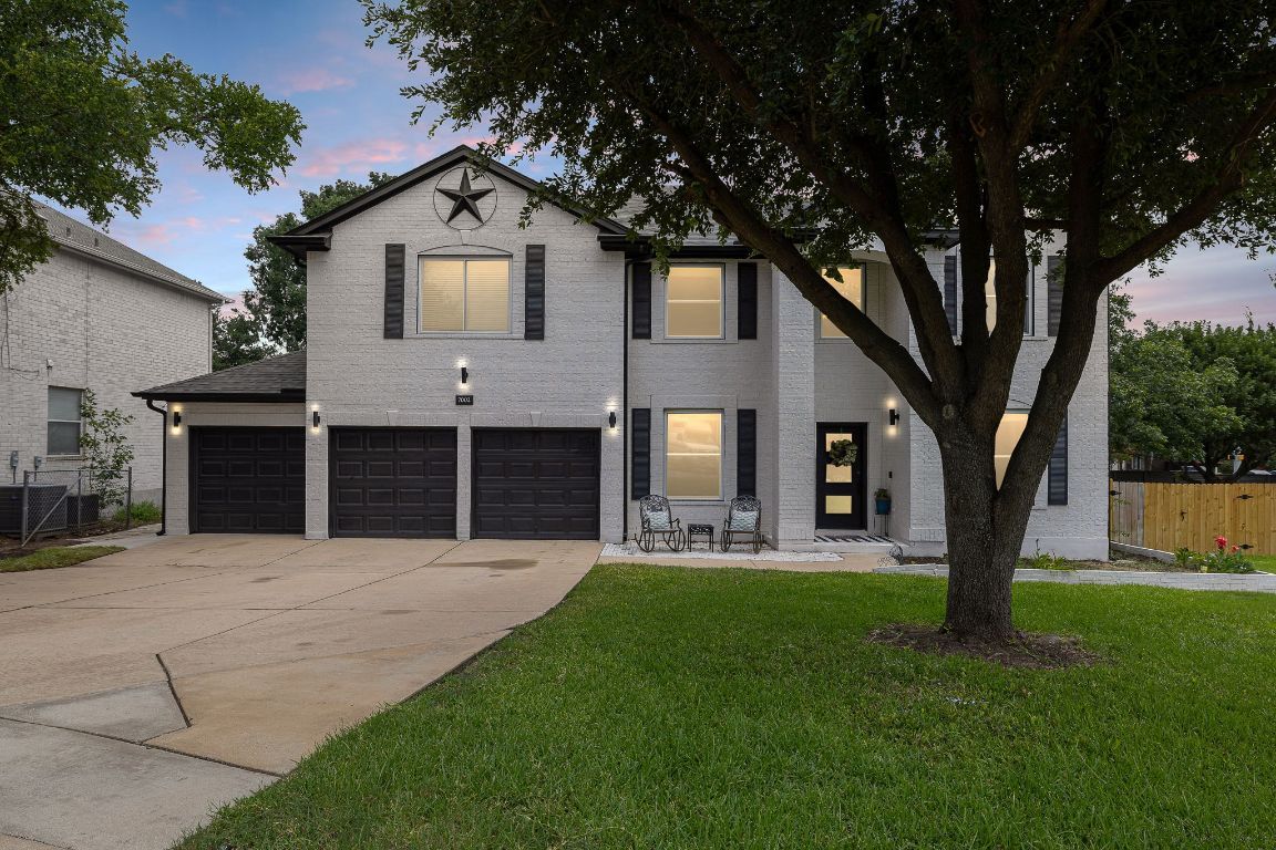 Attached, Exterior, Facade, Split Level